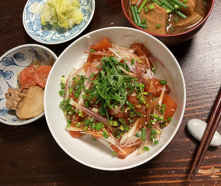 食事作り（2022.10.18夕）ユッケ風海鮮丼1