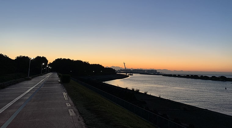 東京の東の端からわたしのウォーキング記録2023.11.16日きれいな朝焼けの東京湾