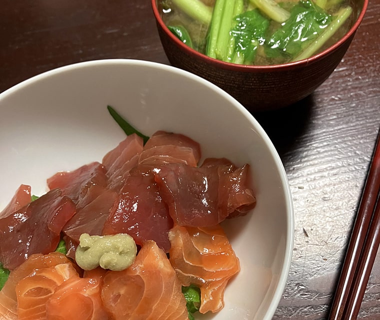 2023.12.7夕食作り「マグロとサーモンの漬け丼」