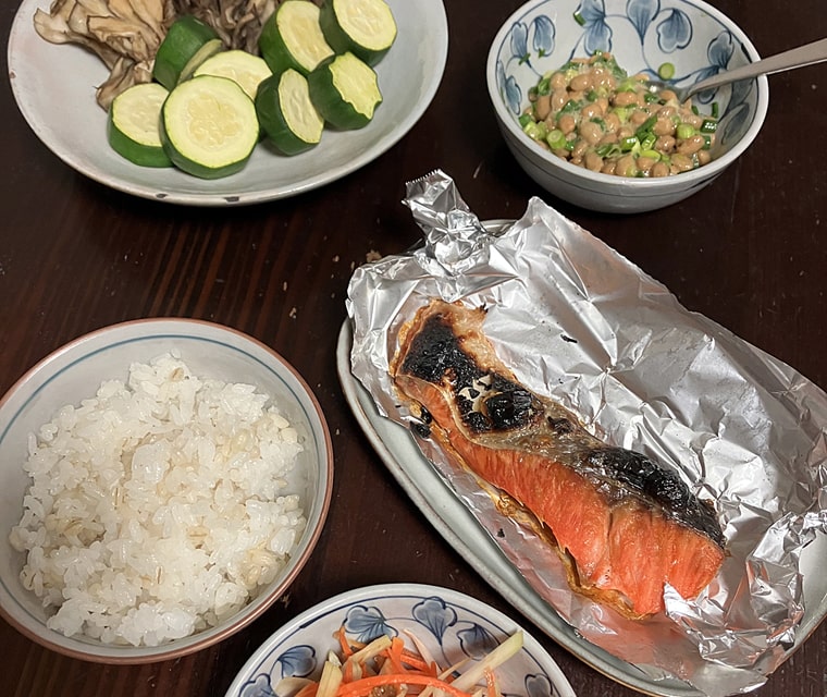 2023.12.8夕食作り「焼き鮭と野菜いっぱい」