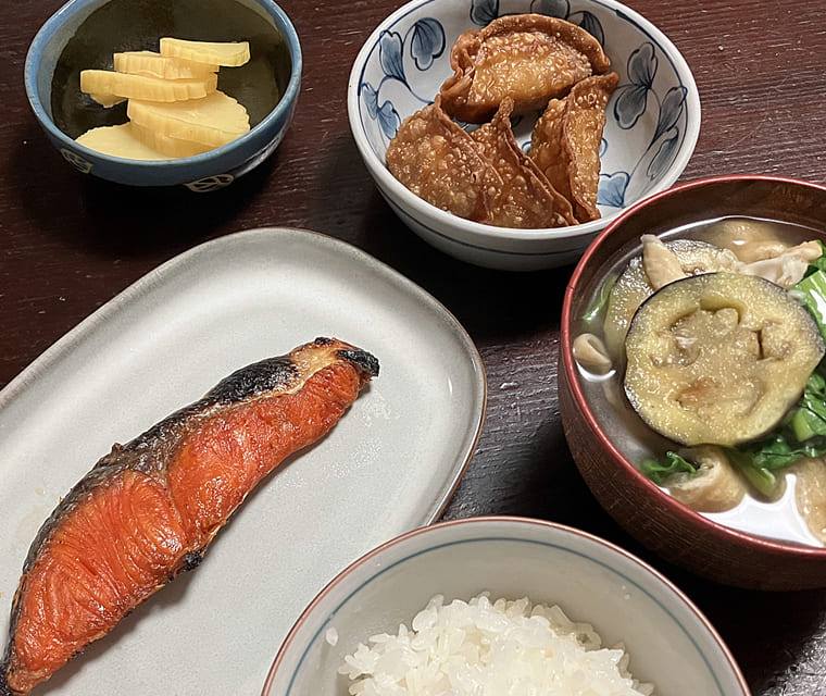 麦味噌汁と鮭の塩焼き