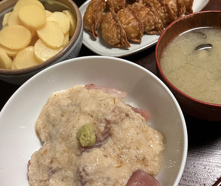 マグロの山かけ丼